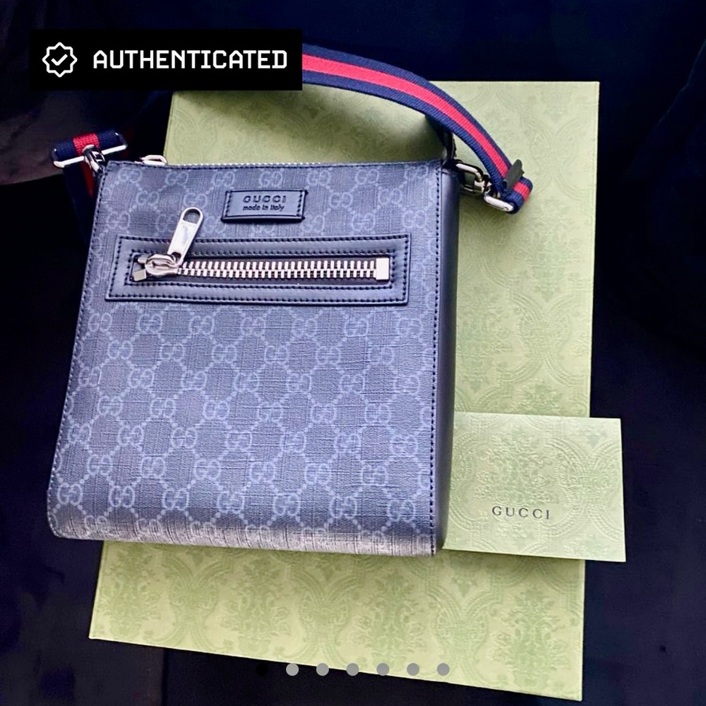 Like New & Authentic Gucci GG Supreme Messenger Bag Unisex! Stunning. 🇮🇹🇮🇹🇮🇹